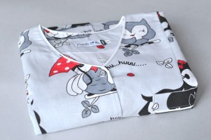 Żakiet medyczny Iris - rękaw 3/4 - sówki szalone z czerwonym na szarym