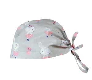 Czepek medyczny z troczkami - króliczki na szarym tle