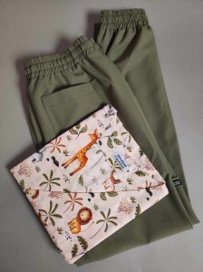 Bluza medyczna męska - zwierzątka na sawannie