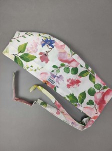 Czepek medyczny z troczkami - kwiaty jabłoni