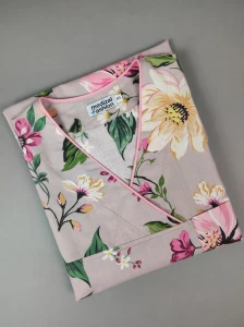 Bluza medyczna Flores - romantyczny ogród