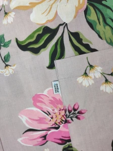 Bluza medyczna Flores - romantyczny ogród