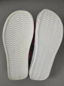 WYPRZEDAŻ Air Clogs buty medyczne ze wzorem - koale 37