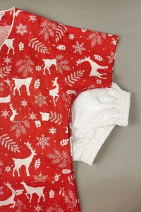 Bluza medyczna Flores czerwona w białe reniferki